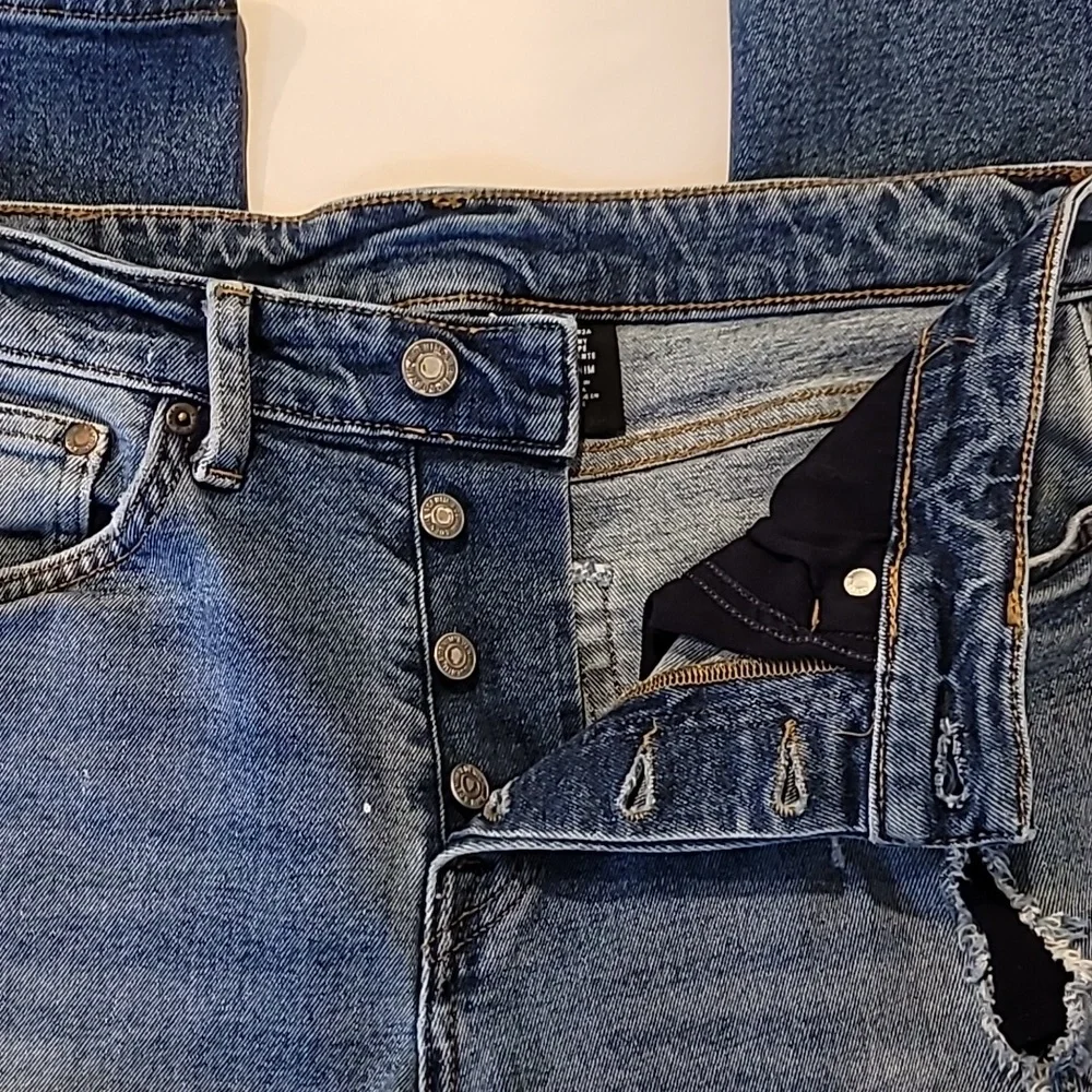 & DENIM Jeans ~ Distressed Skinny Coupe Moulante Jeans with Button-fly - Picture 13 of 13